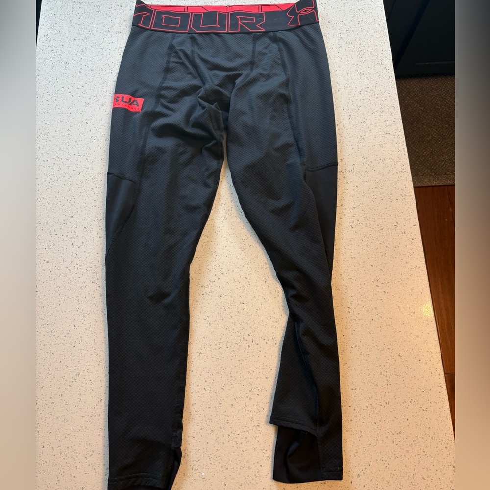 EUC Men’s Under Armour Base Layer